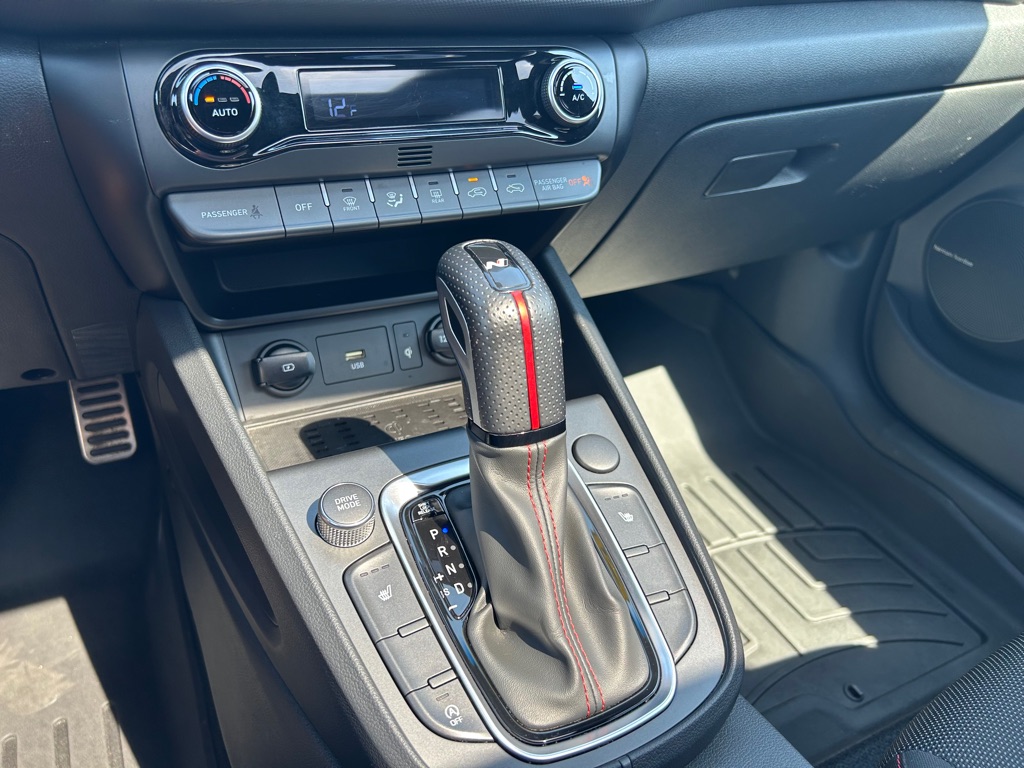 Photo 12 of this HYUNDAI KONA