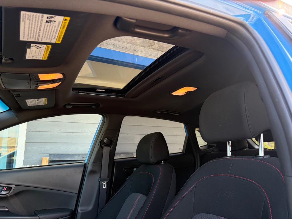 Photo 10 of this HYUNDAI KONA