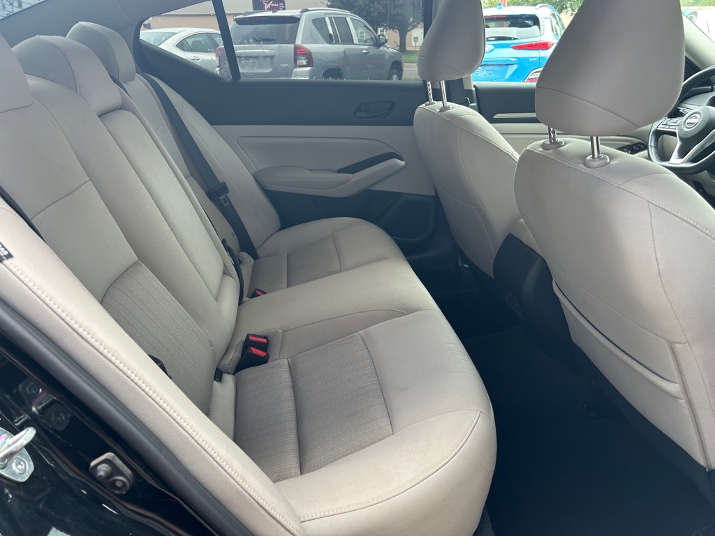 Photo 14 of this NISSAN ALTIMA