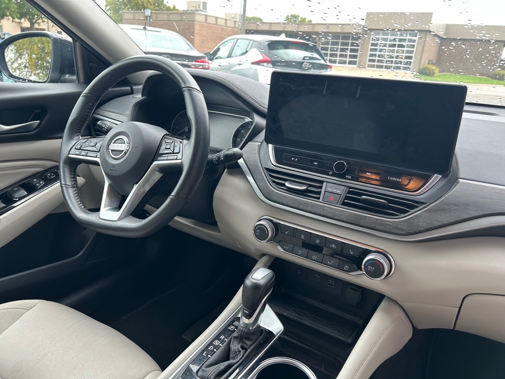 Photo 15 of this NISSAN ALTIMA
