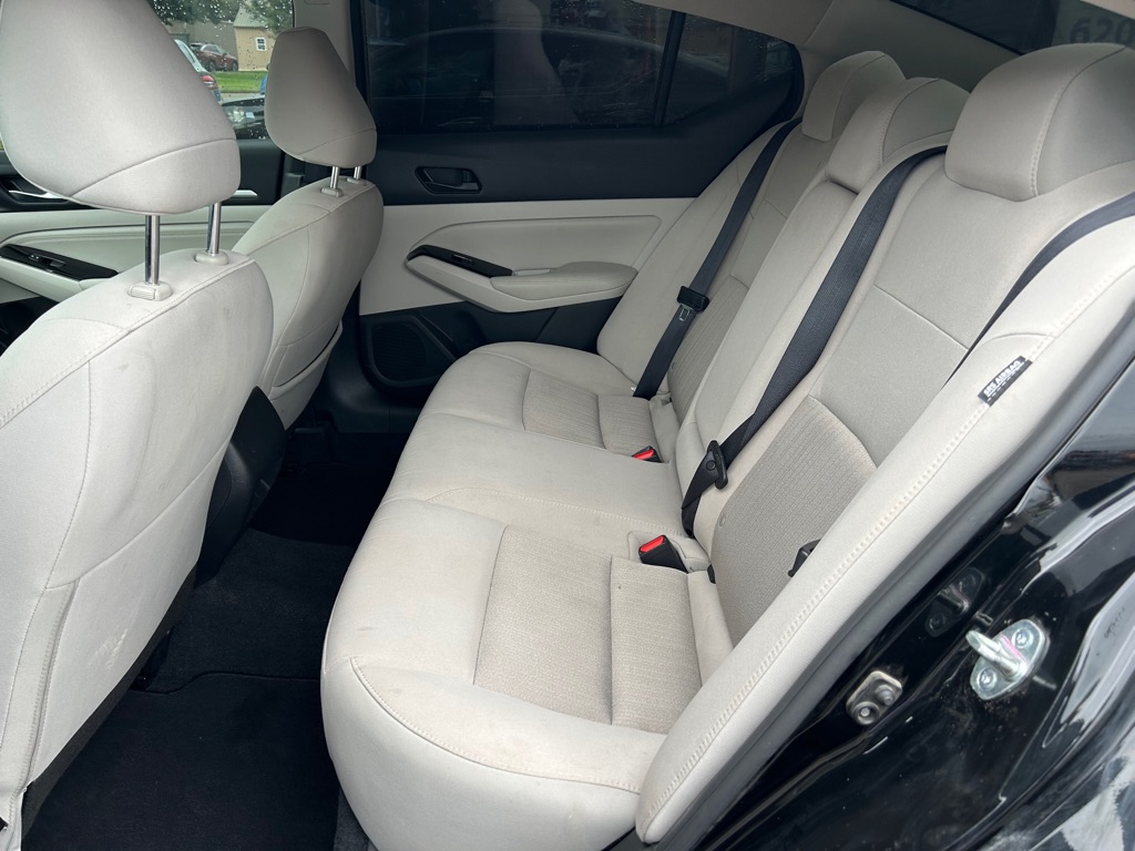 Photo 10 of this NISSAN ALTIMA