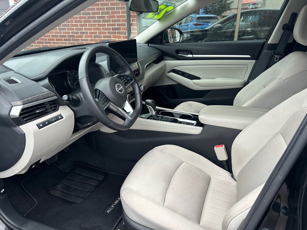 Photo 9 of this NISSAN ALTIMA