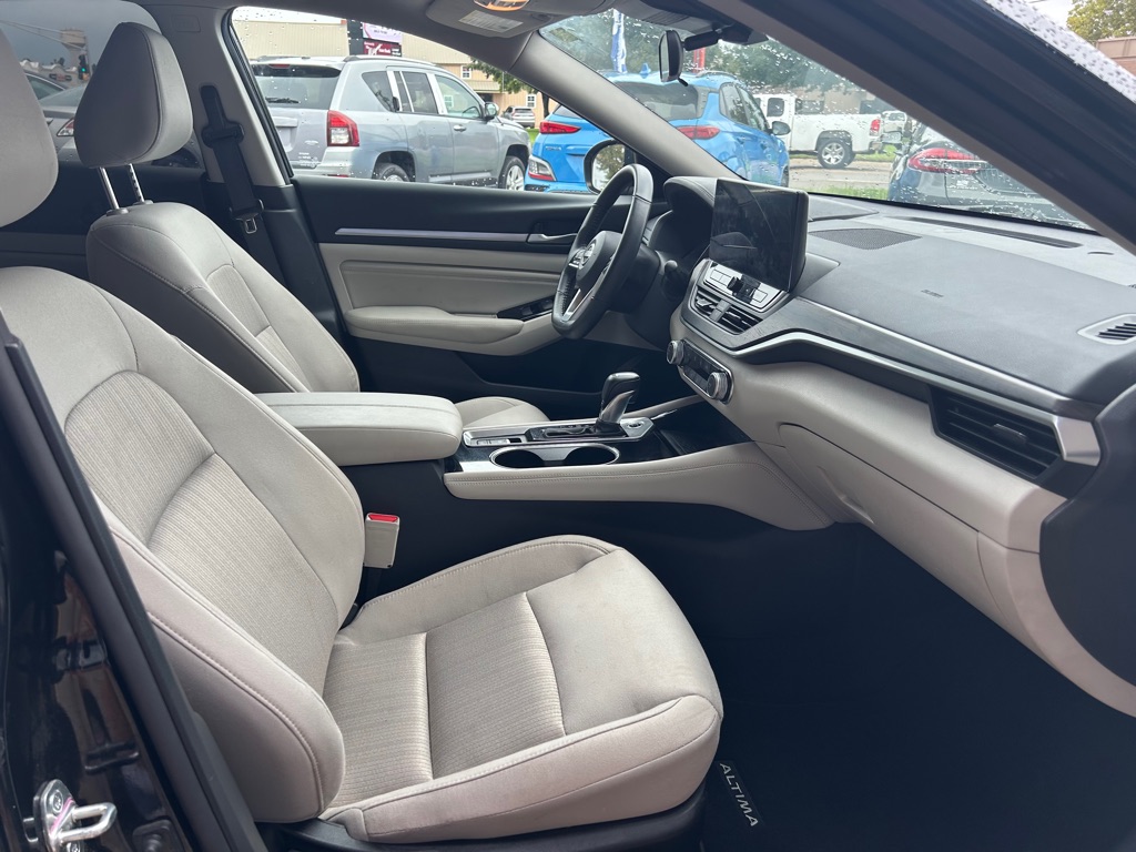 Photo 12 of this NISSAN ALTIMA