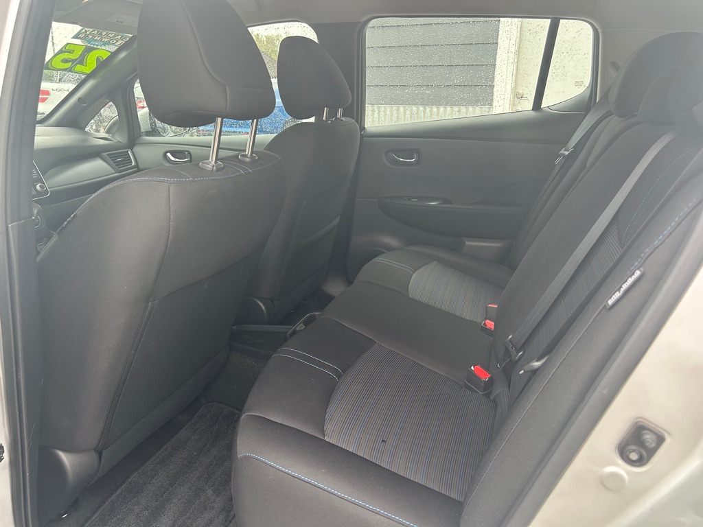 Photo 19 of this NISSAN LEAF