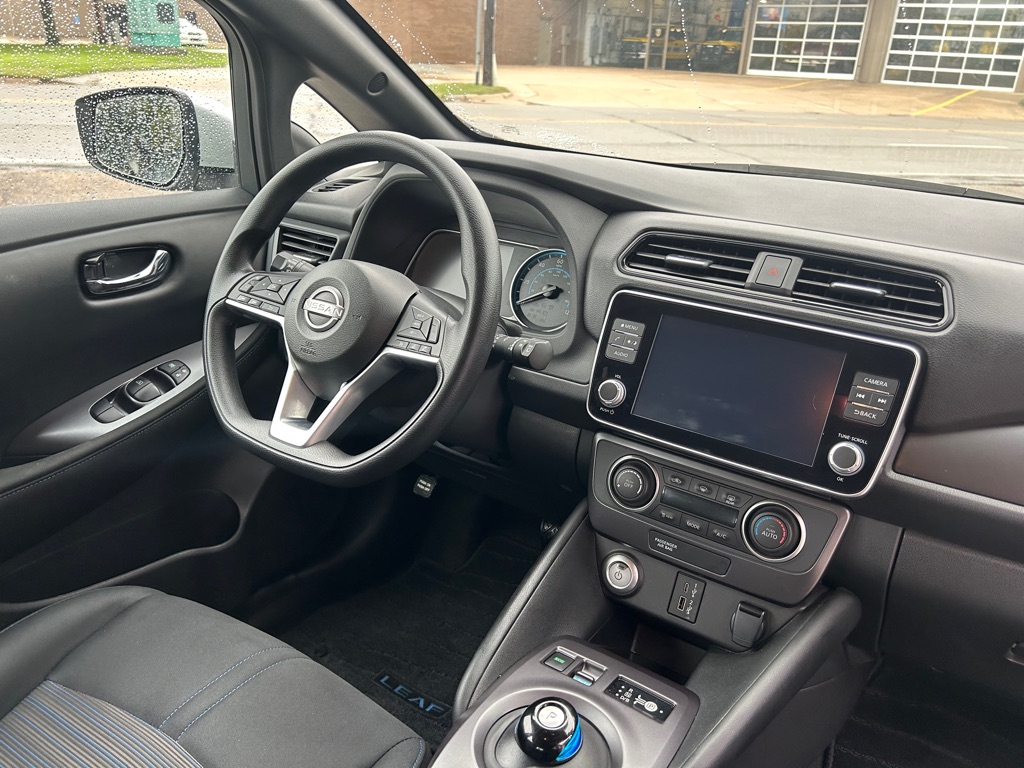 Photo 13 of this NISSAN LEAF