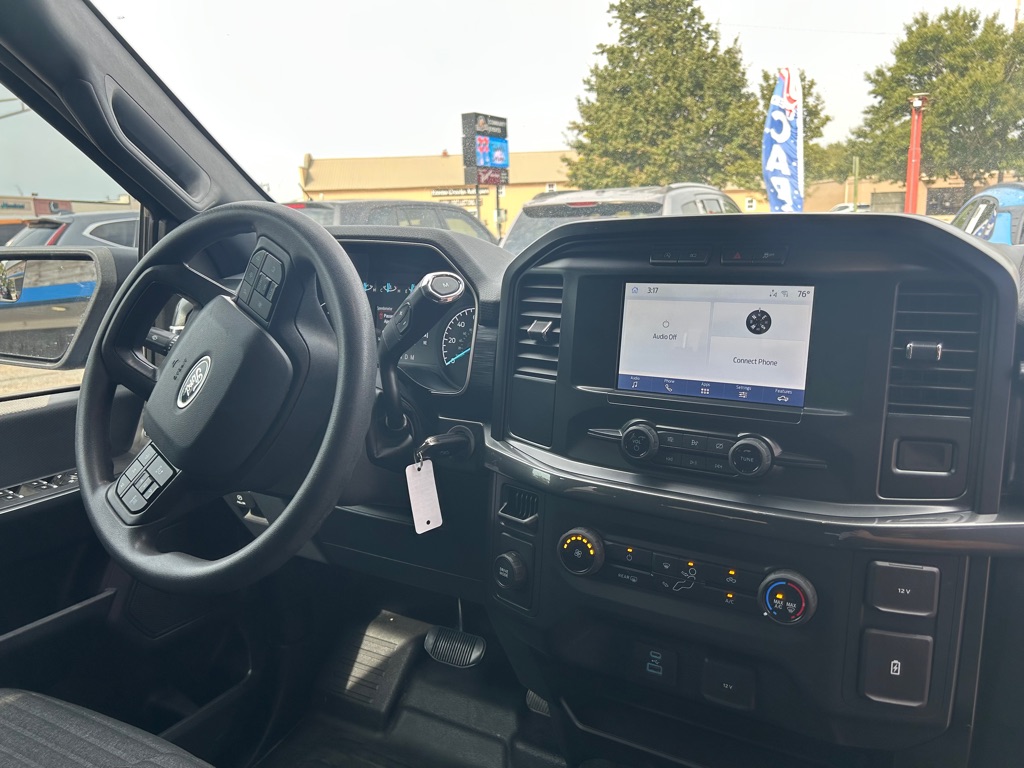 Photo 18 of this FORD F150 STX
