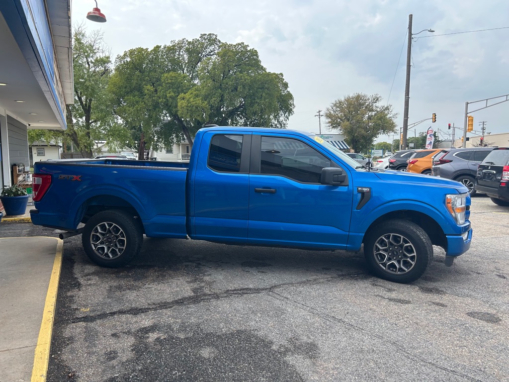 Photo 4 of this FORD F150 STX
