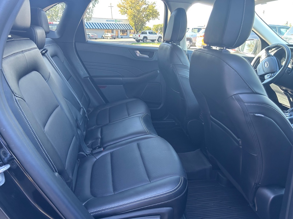 Photo 12 of this FORD ESCAPE