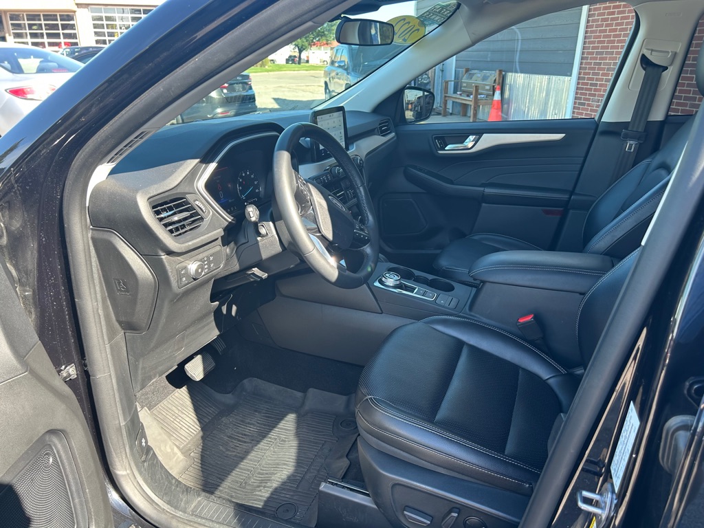 Photo 8 of this FORD ESCAPE