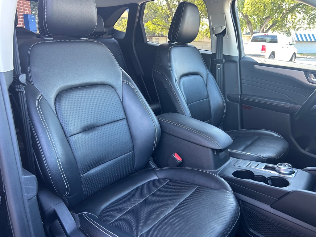 Photo 15 of this FORD ESCAPE