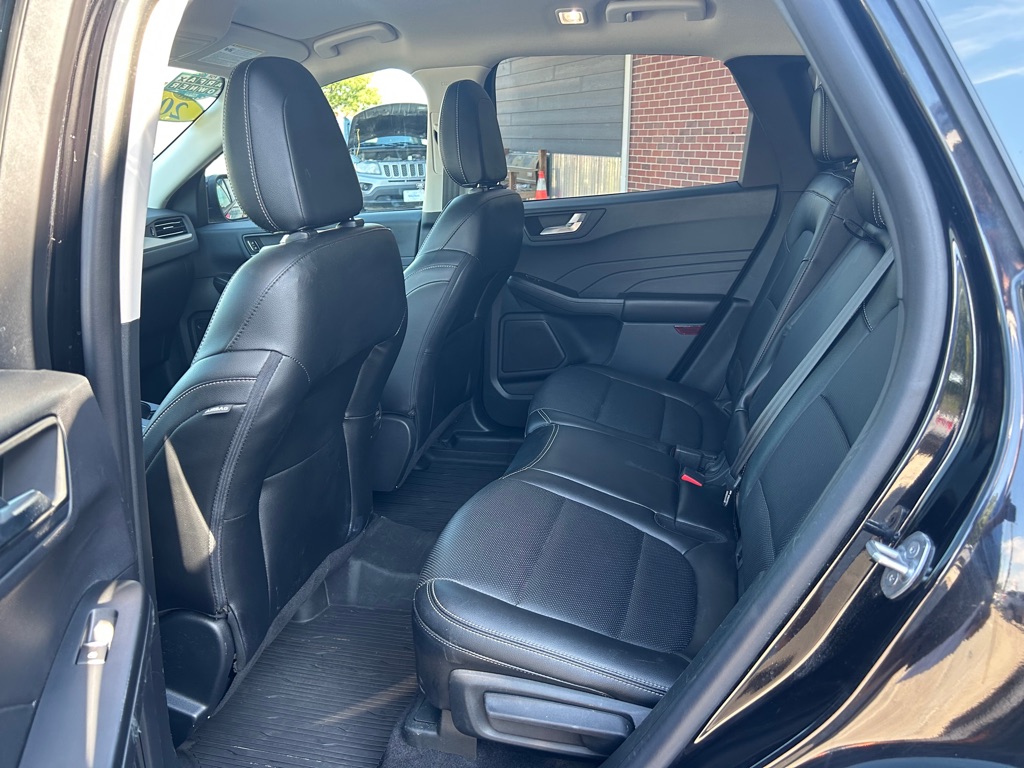 Photo 10 of this FORD ESCAPE