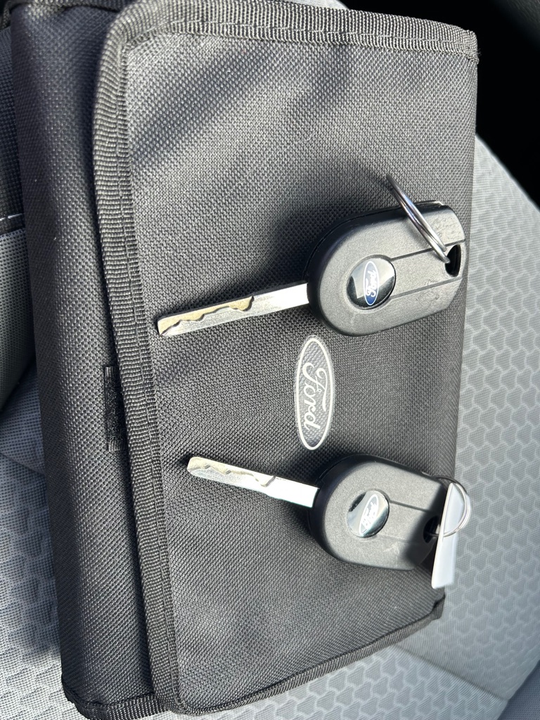 Photo 20 of this FORD C-MAX