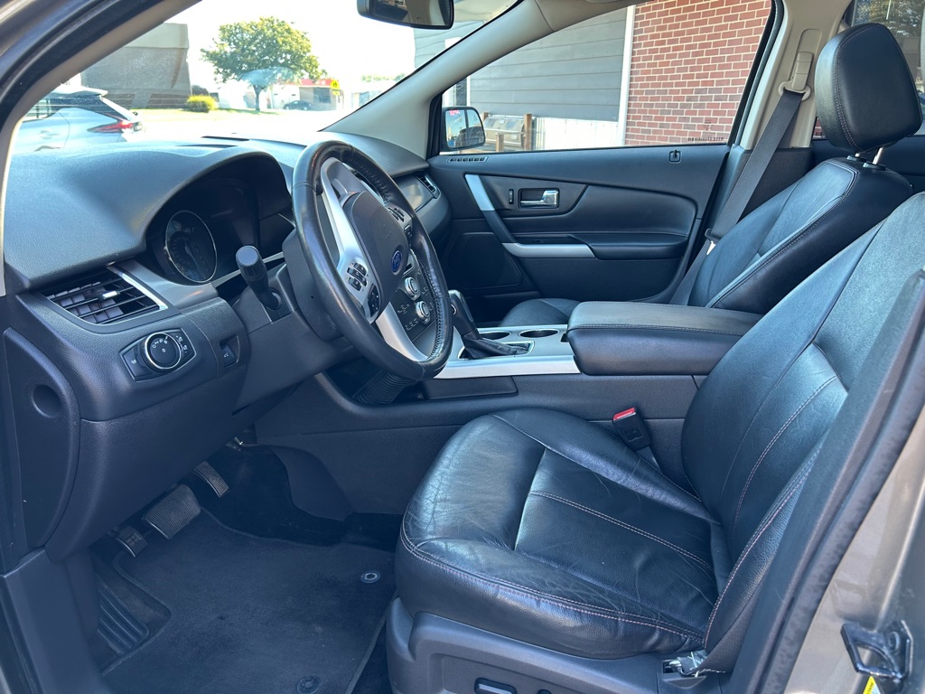 Photo 9 of this FORD EDGE
