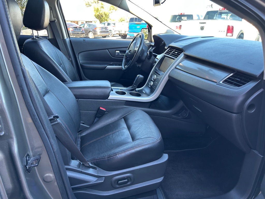 Photo 14 of this FORD EDGE