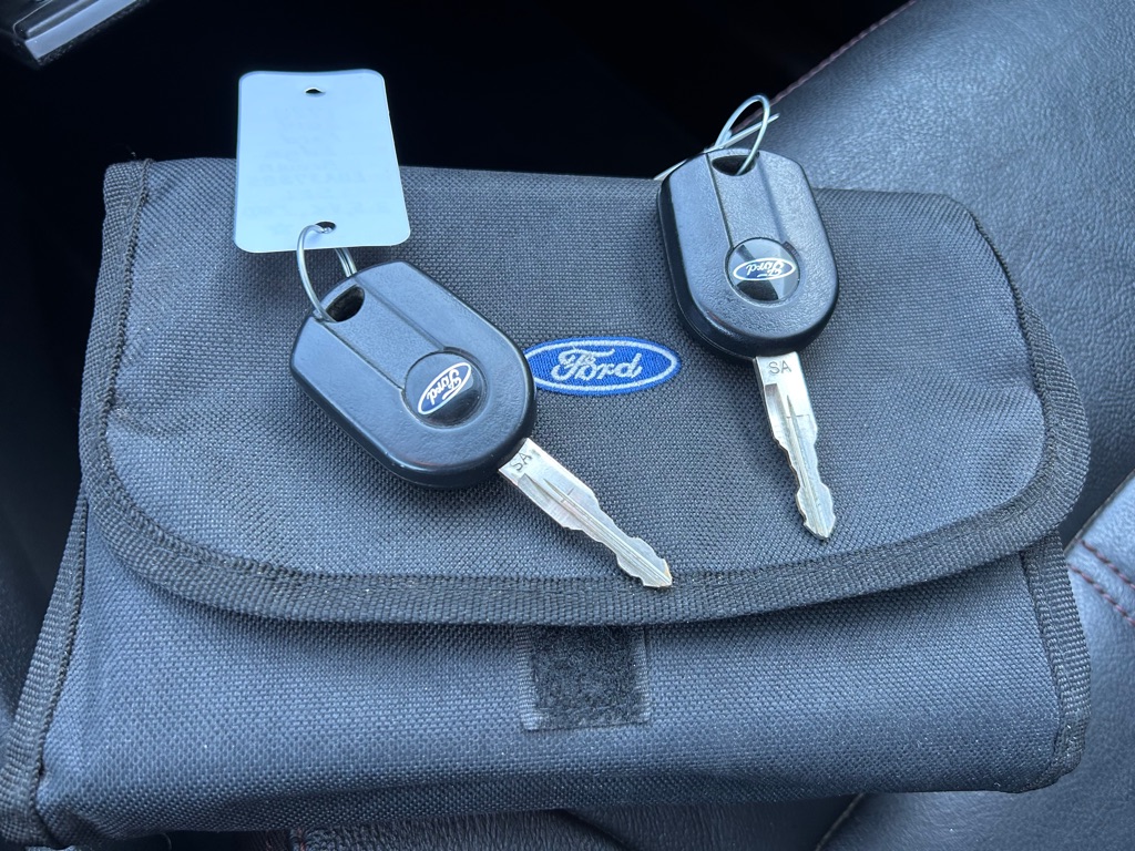 Photo 21 of this FORD EDGE