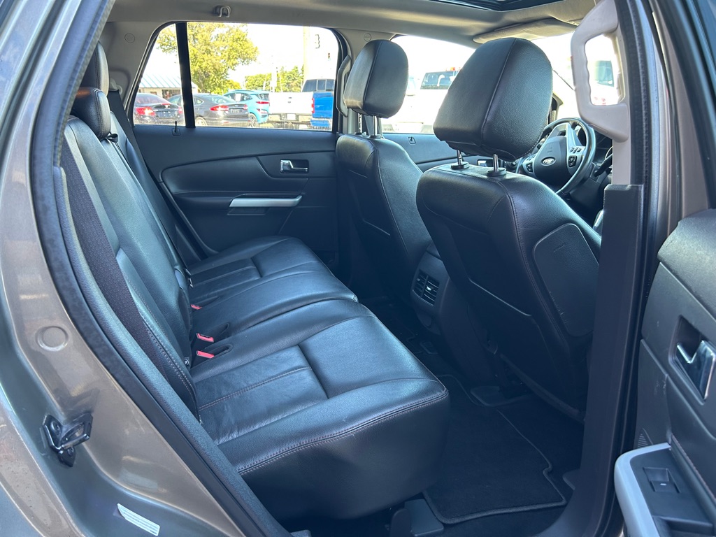 Photo 12 of this FORD EDGE