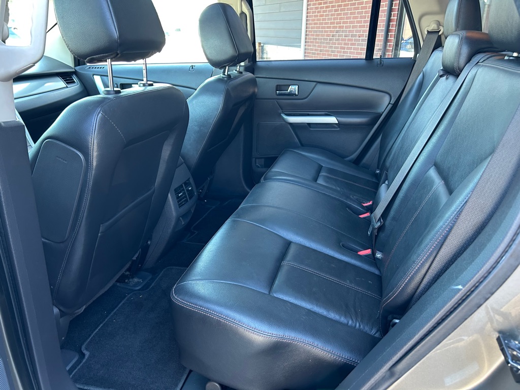 Photo 10 of this FORD EDGE