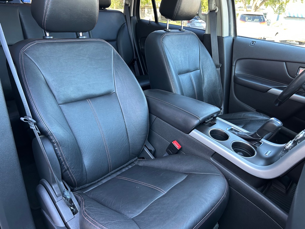 Photo 16 of this FORD EDGE