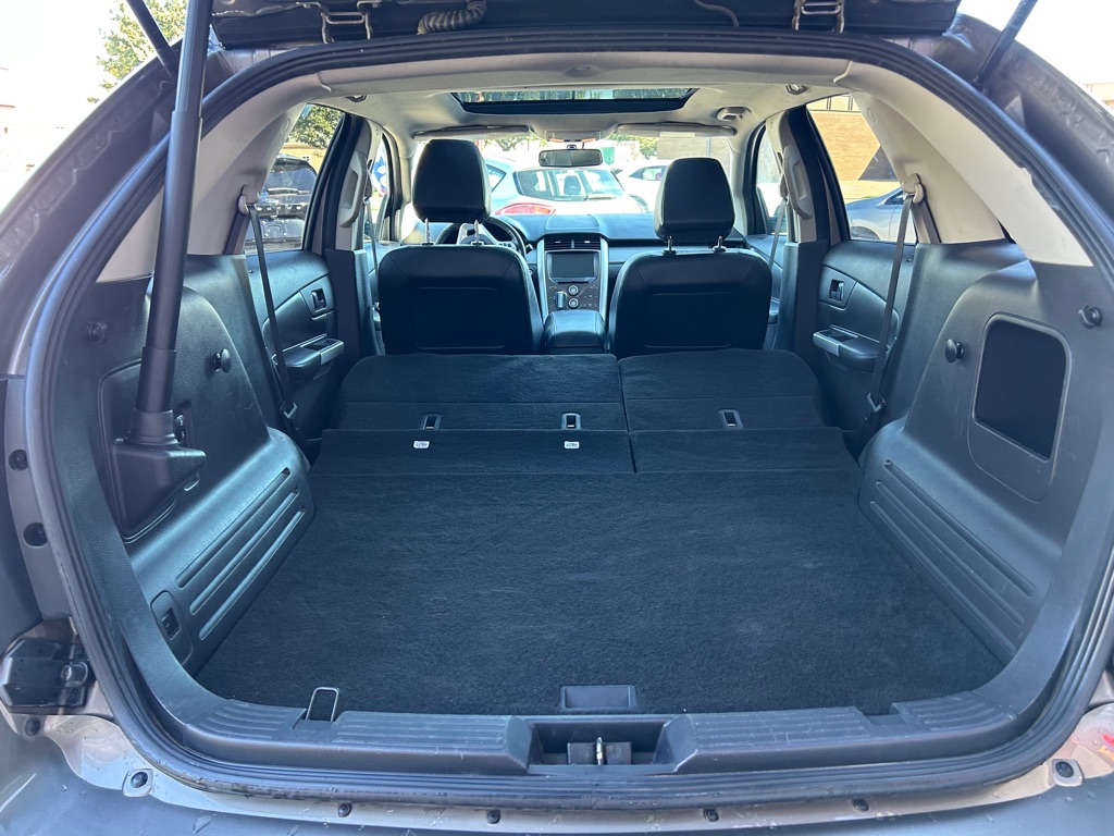 Photo 17 of this FORD EDGE