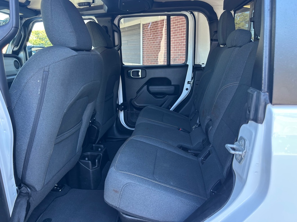 Photo 10 of this JEEP GLADIATOR