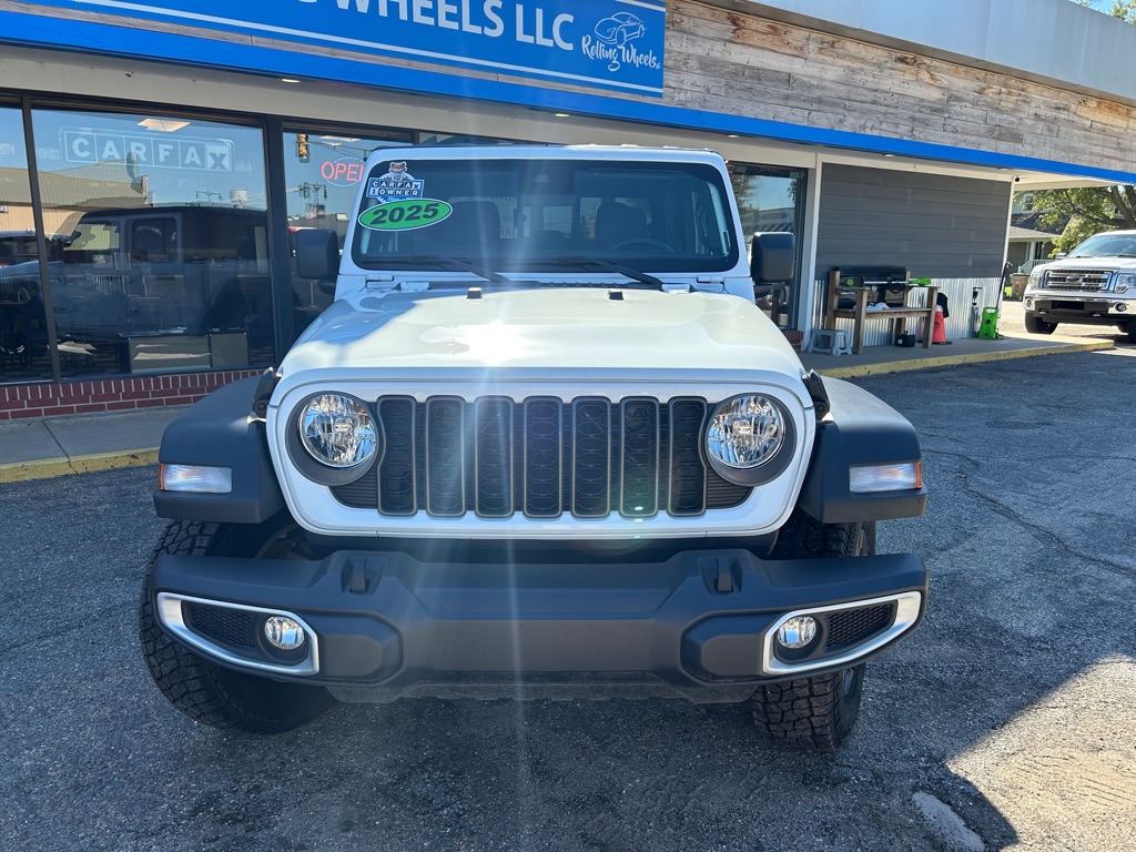 Photo 2 of this JEEP GLADIATOR