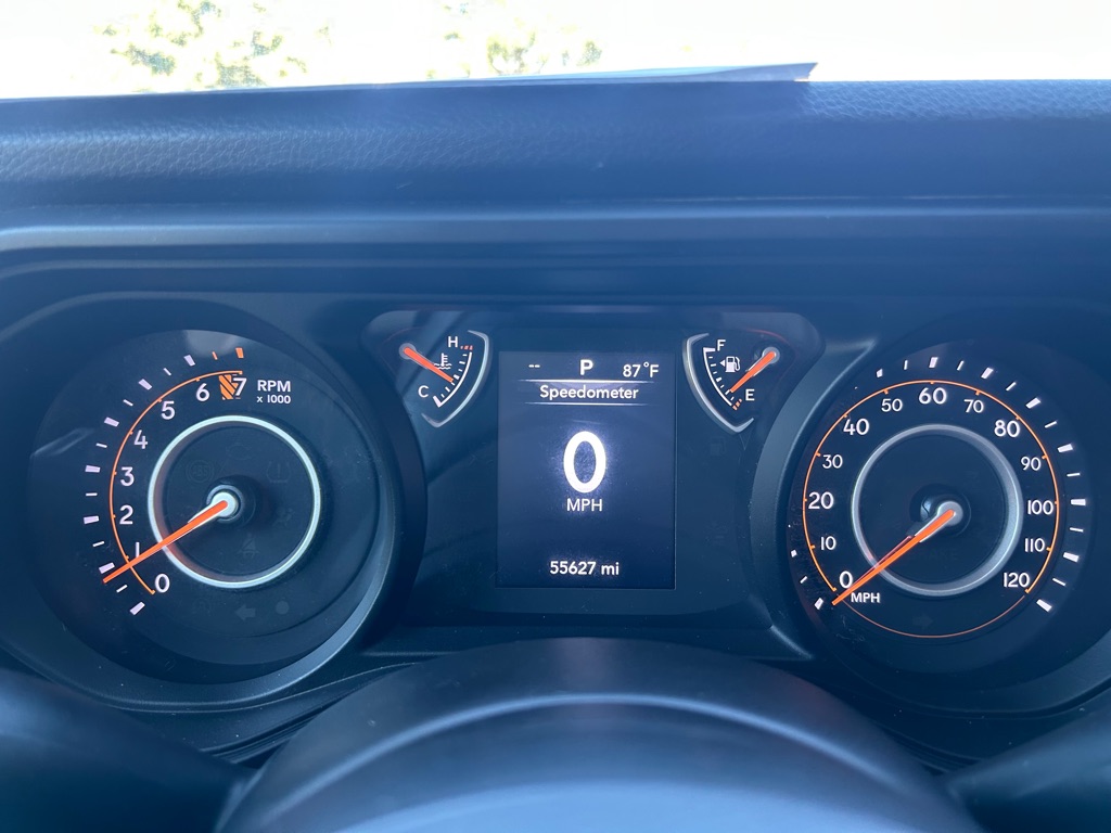 Photo 16 of this JEEP GLADIATOR