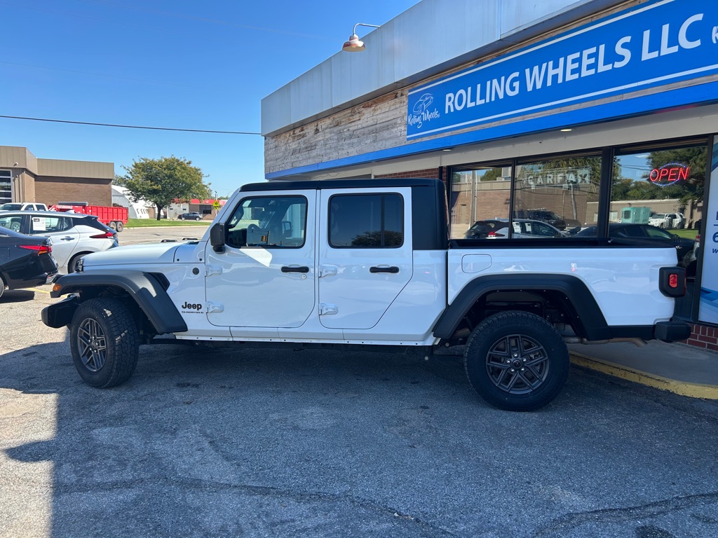 Photo 6 of this JEEP GLADIATOR