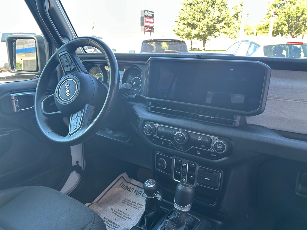 Photo 12 of this JEEP GLADIATOR