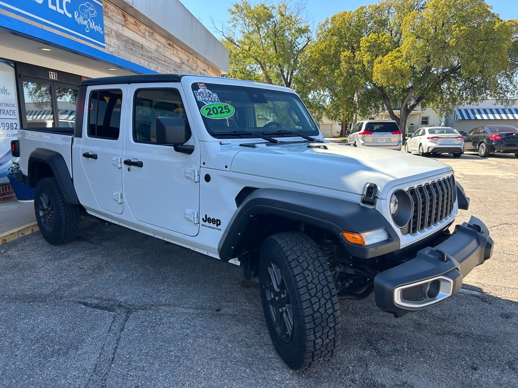 Photo 4 of this JEEP GLADIATOR