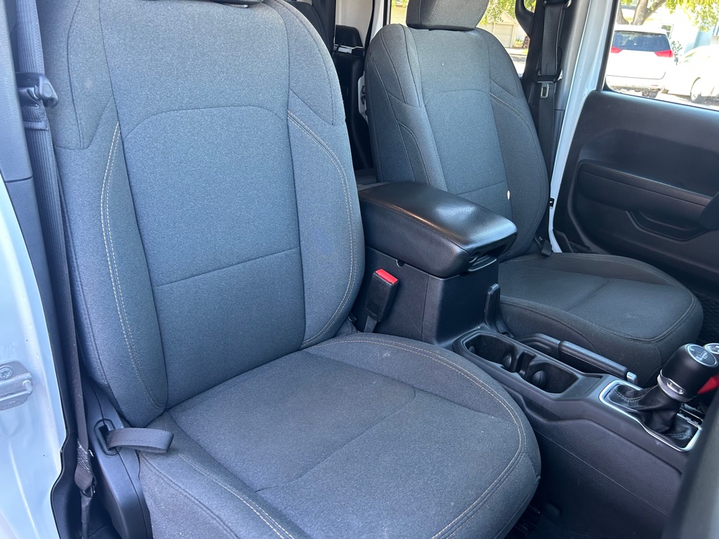 Photo 15 of this JEEP GLADIATOR