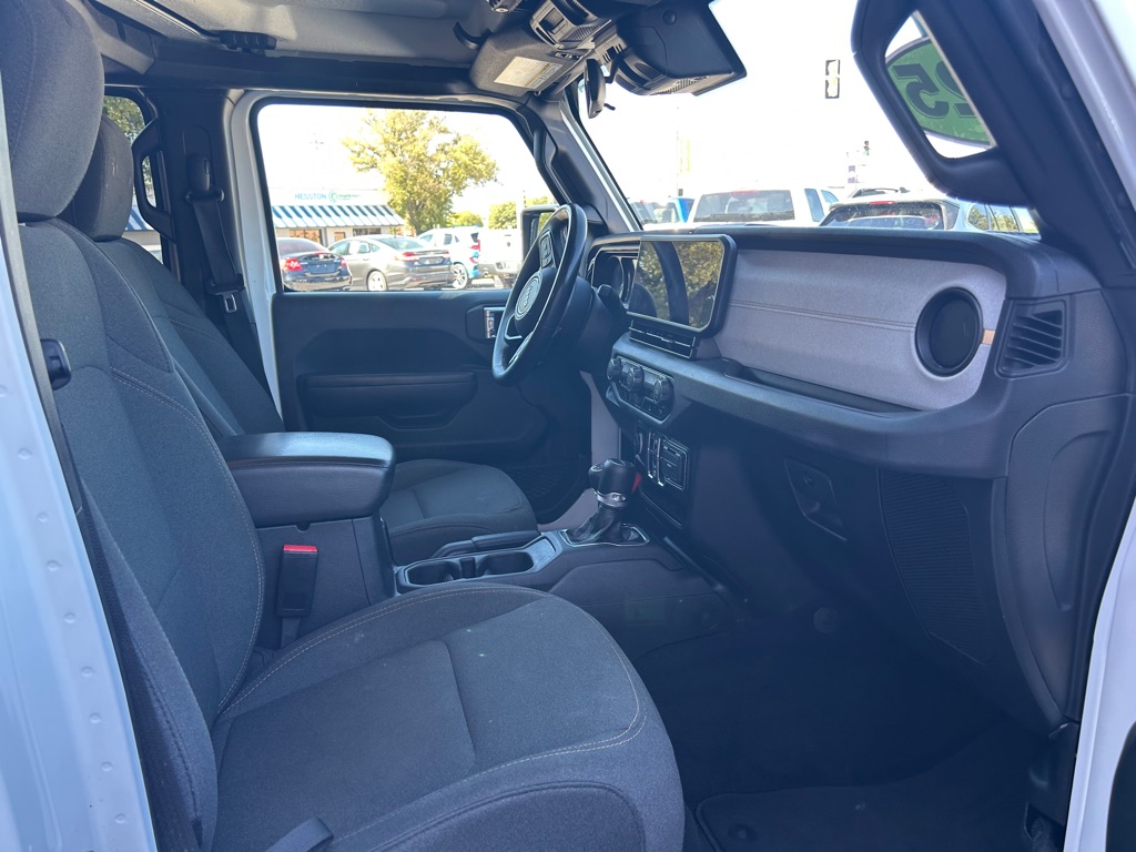 Photo 13 of this JEEP GLADIATOR