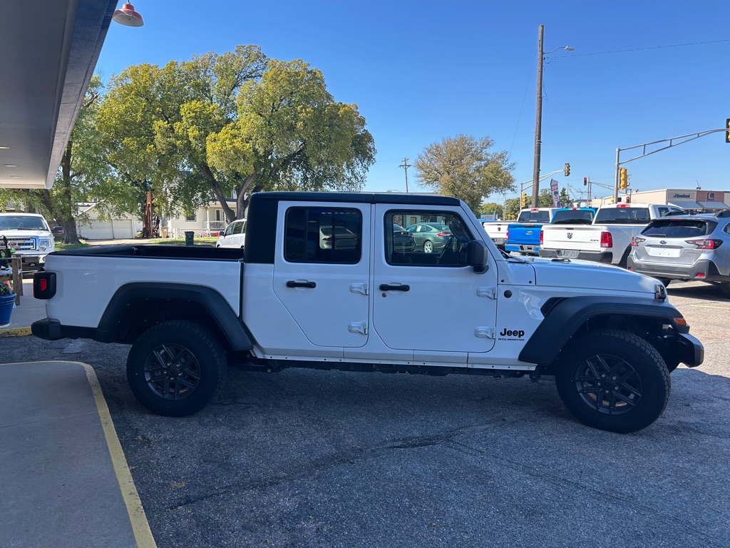 Photo 3 of this JEEP GLADIATOR