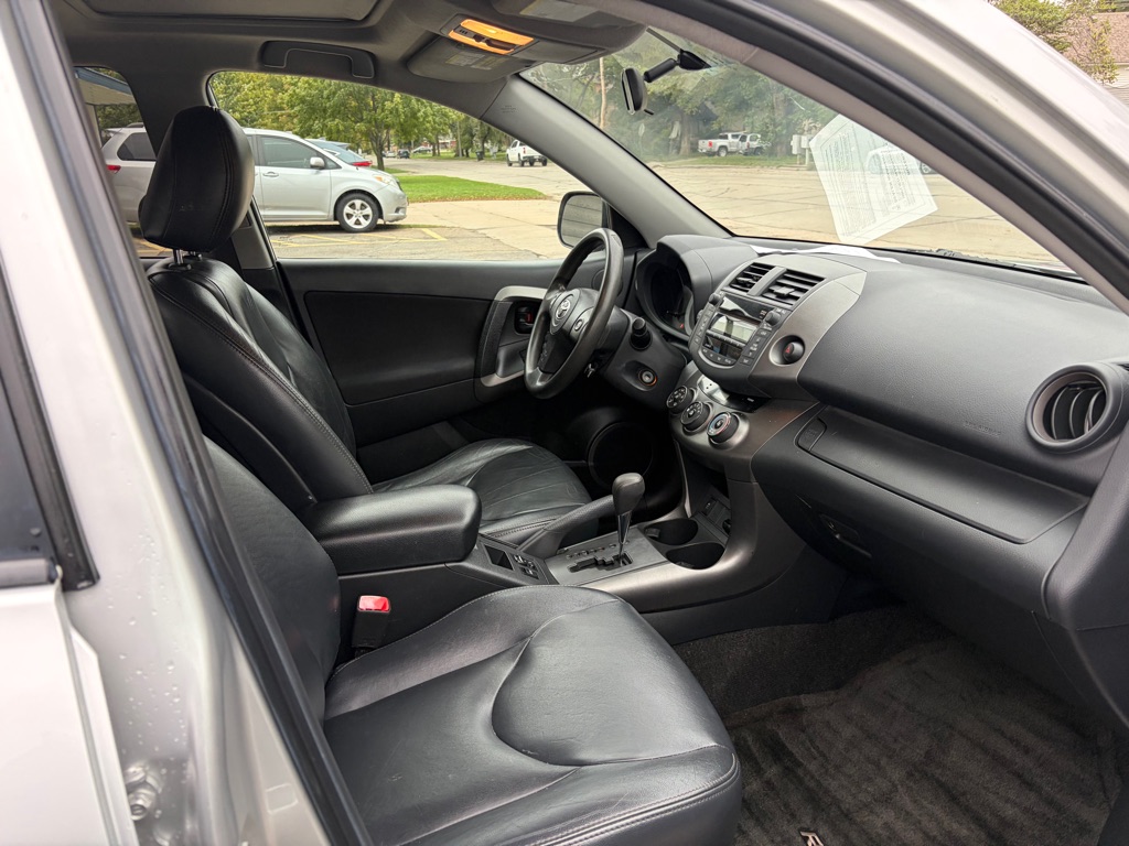 Photo 11 of this TOYOTA RAV4