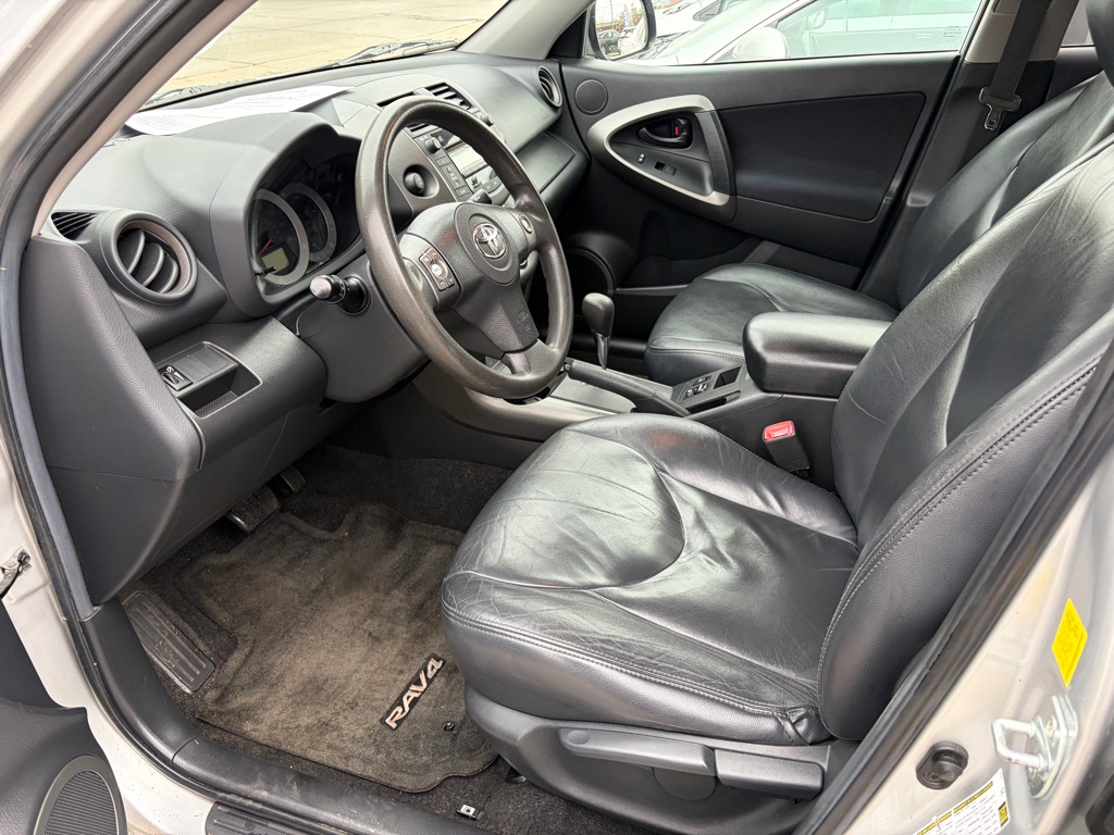 Photo 9 of this TOYOTA RAV4