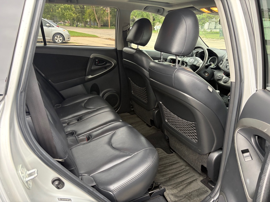 Photo 10 of this TOYOTA RAV4