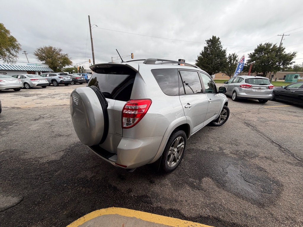 Photo 7 of this TOYOTA RAV4
