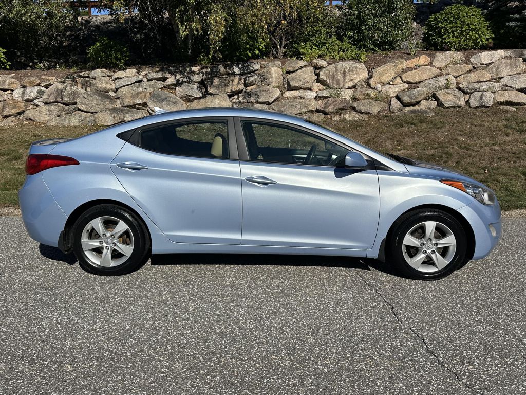 Photo 2 of this HYUNDAI ELANTRA