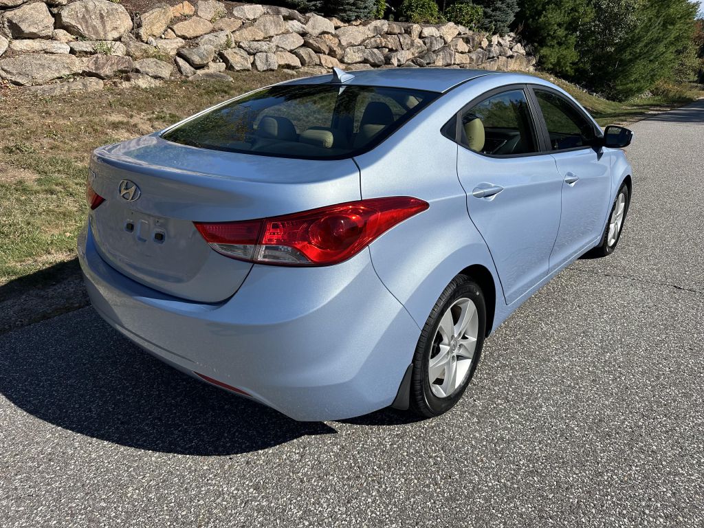 Photo 3 of this HYUNDAI ELANTRA