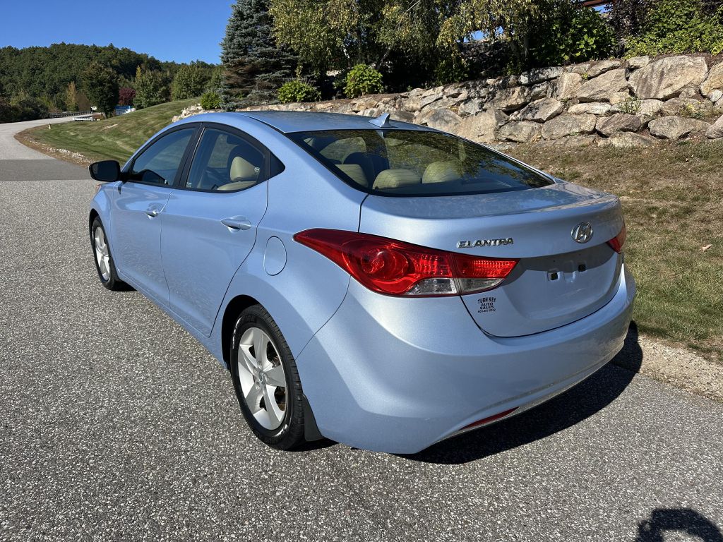 Photo 6 of this HYUNDAI ELANTRA