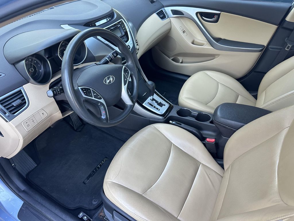 Photo 7 of this HYUNDAI ELANTRA