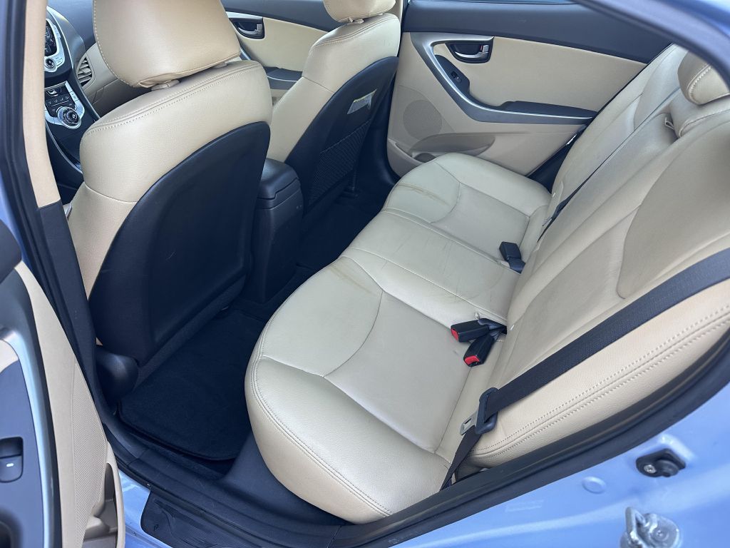 Photo 8 of this HYUNDAI ELANTRA