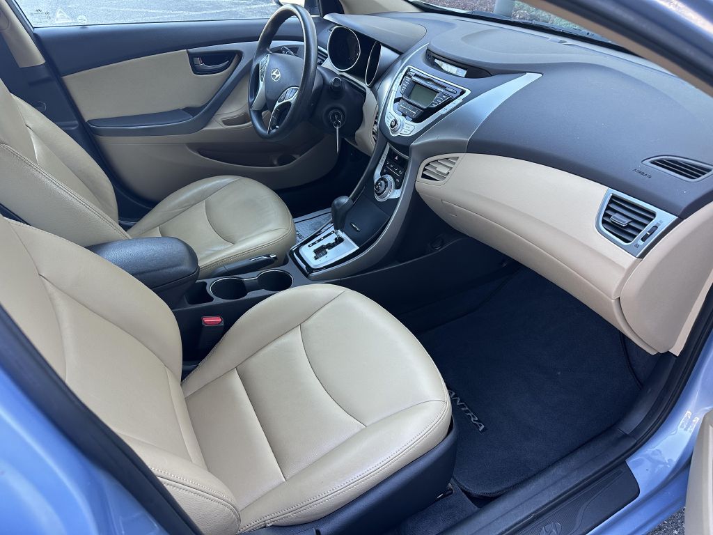 Photo 9 of this HYUNDAI ELANTRA