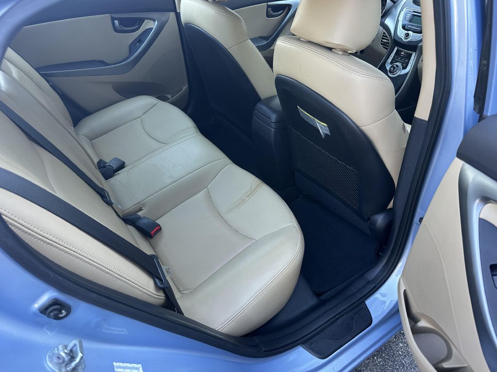 Photo 10 of this HYUNDAI ELANTRA