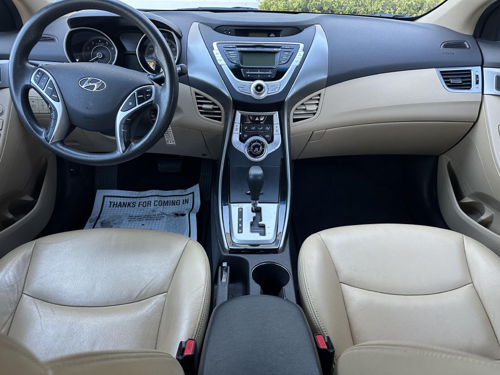 Photo 11 of this HYUNDAI ELANTRA