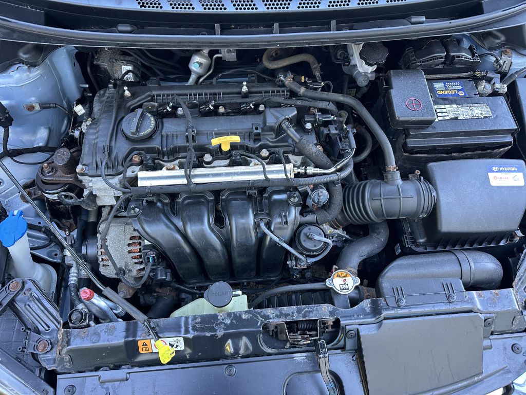 Photo 13 of this HYUNDAI ELANTRA