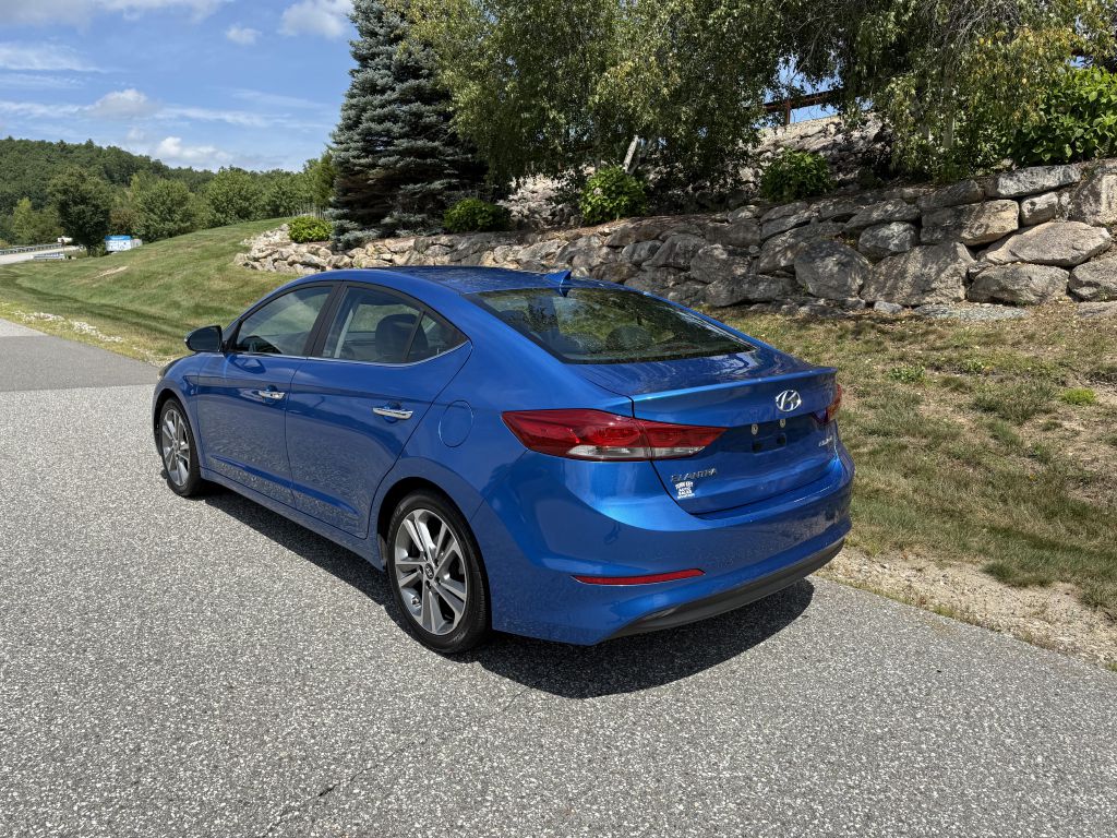 Photo 6 of this HYUNDAI ELANTRA