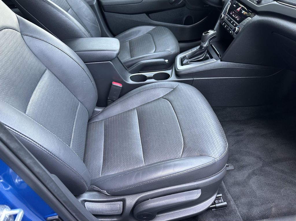 Photo 9 of this HYUNDAI ELANTRA