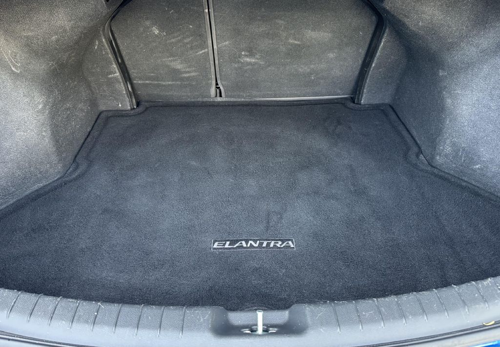 Photo 12 of this HYUNDAI ELANTRA