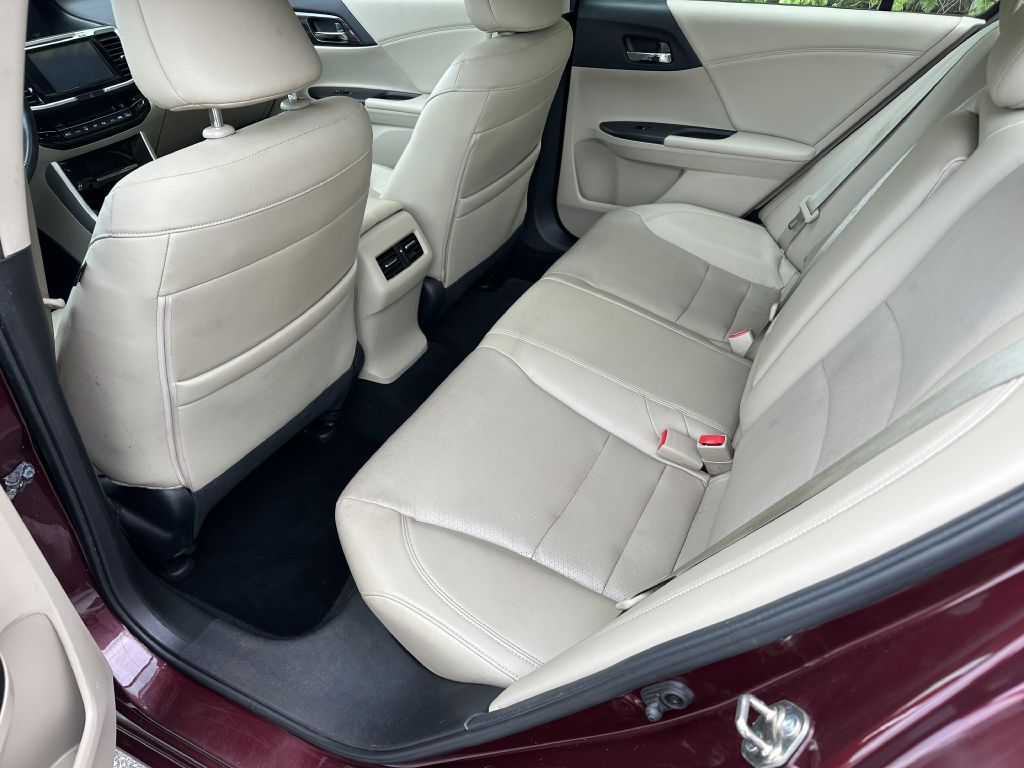 Photo 8 of this HONDA ACCORD