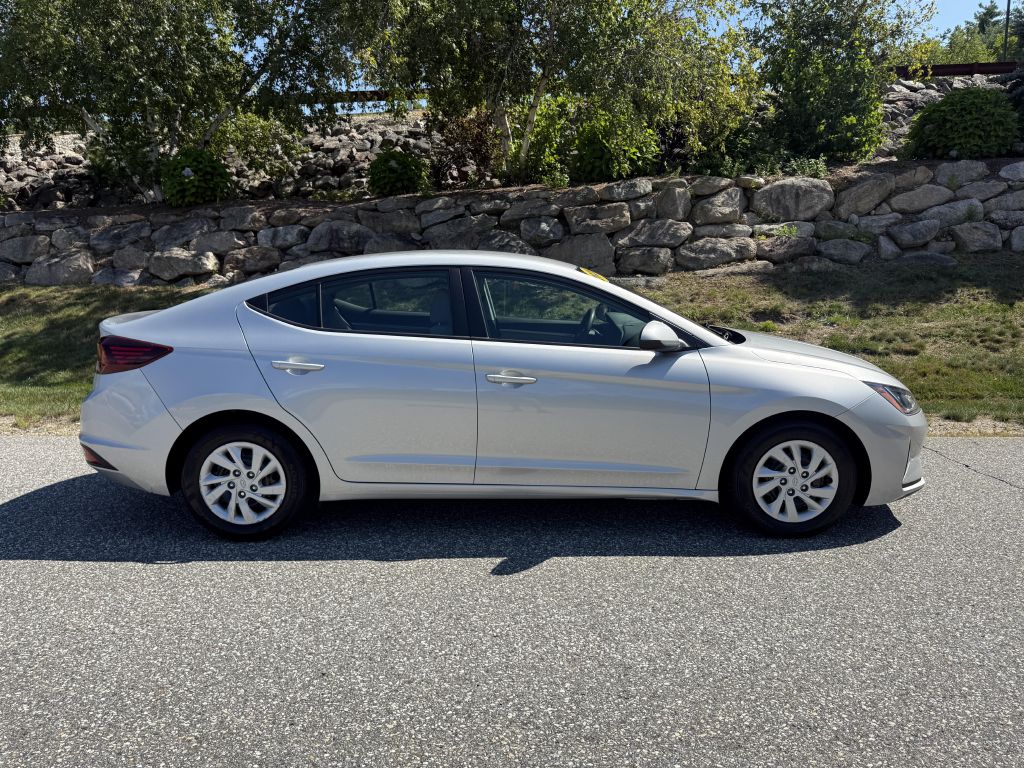 Photo 2 of this HYUNDAI ELANTRA